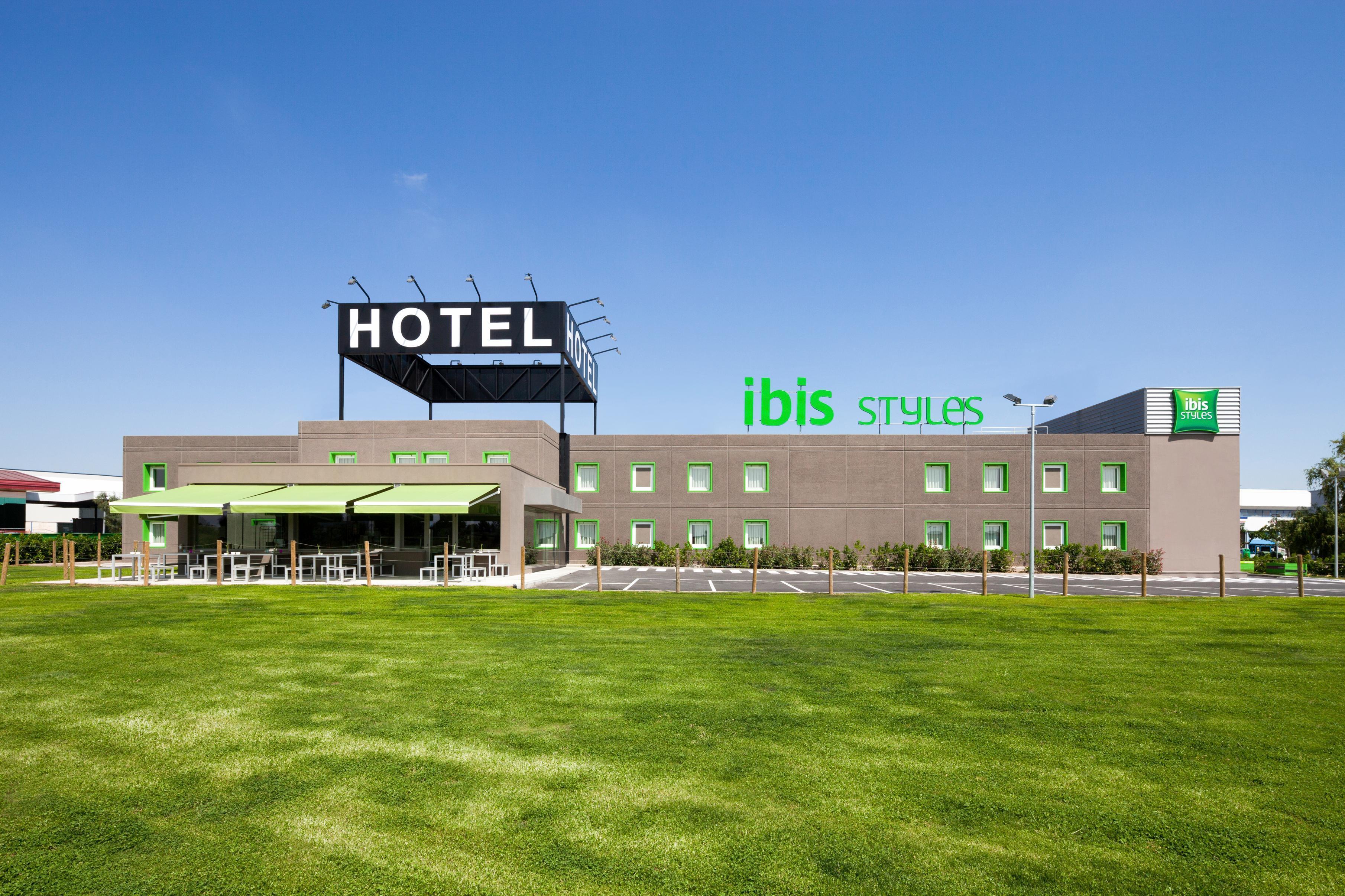 Hotel Ibis Styles Lleida Torrefarrera Zewnętrze zdjęcie